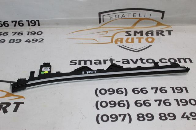 Молдинг (накладка) панелі приладів "торпедо", правий 98309935XU PEUGEOT