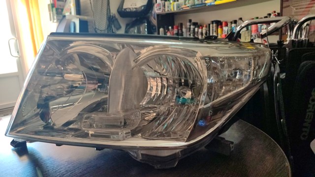 Фара ліва Toyota Land Cruiser