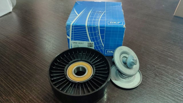 Ролик приводного ременя, паразитний VKM38267 SKF