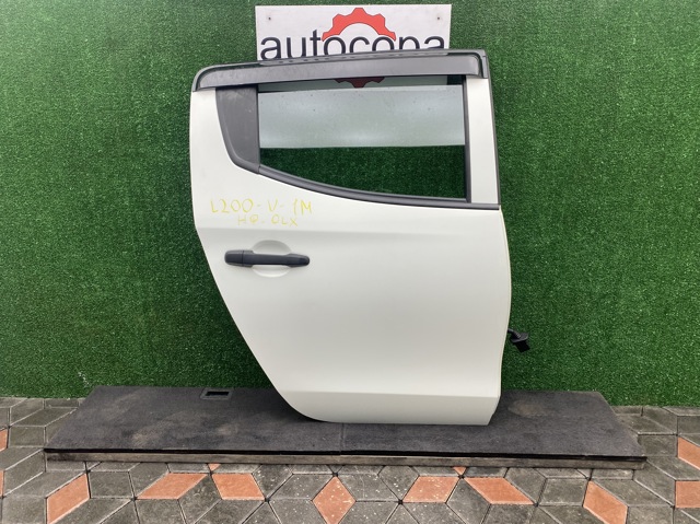 Двері пасажирські задні праві 5730B492 MITSUBISHI