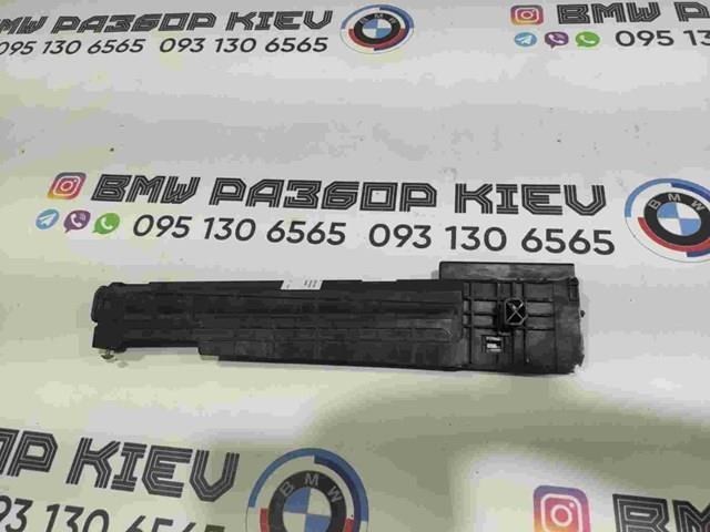 Кронштейн радіатора правий 17117600537 BMW