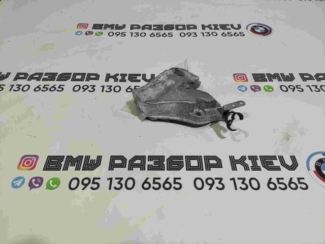 Кронштейн подушки (опори) двигуна, лівої 22116789093 BMW