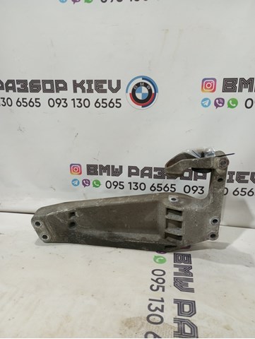 Кріплення кпп 22316786567 BMW