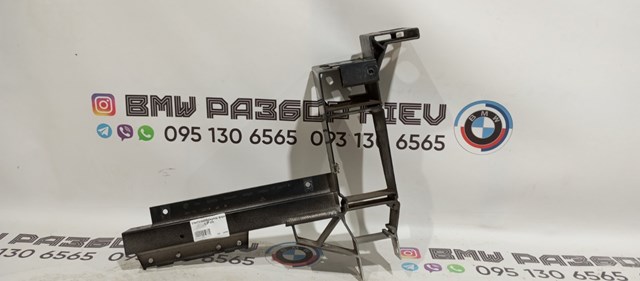 Рамка радіатора ліва 51647210499 BMW