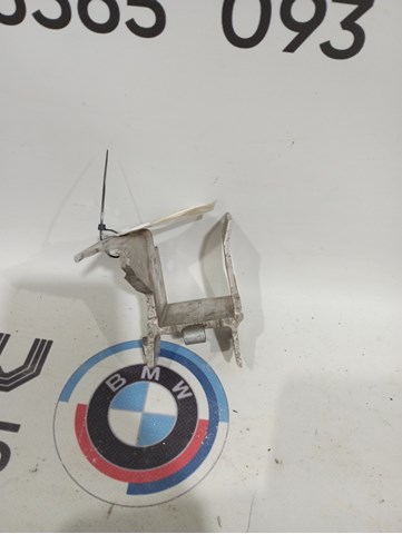 Кронштейн передньої балки 51647245796 BMW