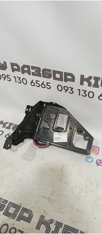 Кронштейн-адаптер кріплення фари передньої, правої 51647342502 BMW