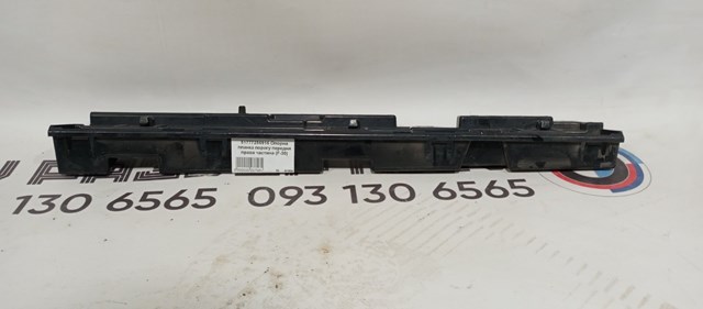 Кронштейн зовнішньої накладки порога правого 51777256916 BMW