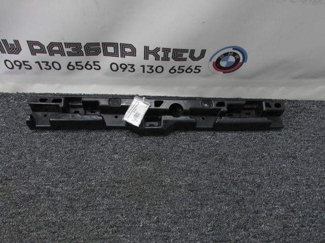 Кронштейн зовнішньої накладки порога правого 51777387344 BMW