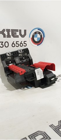 Блок запобіжників задній, салонний 61146841702 BMW