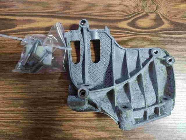 Кронштейн компресора кондиціонера 64557585167 BMW