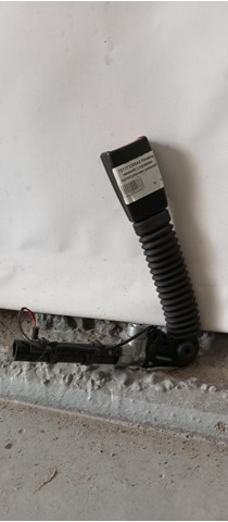 Важіль фіксації ременя безпеки передній, правий 72117328842 BMW