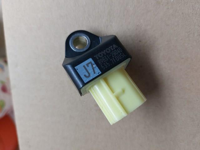 Датчик Ейрбег передній 8983128040 TOYOTA