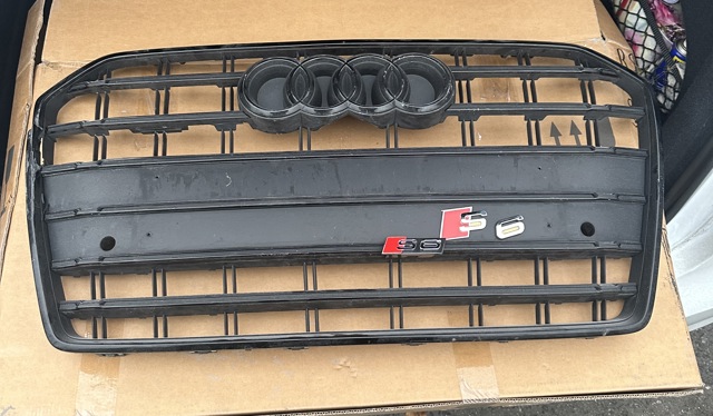 Решітка радіатора 4G0853653T VAG