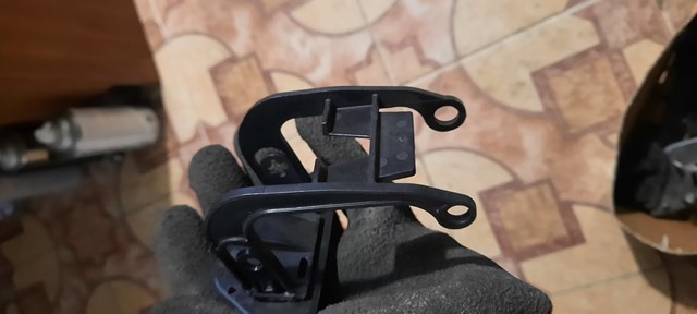 Кронштейн форсунки омивача фар 51118048019 BMW