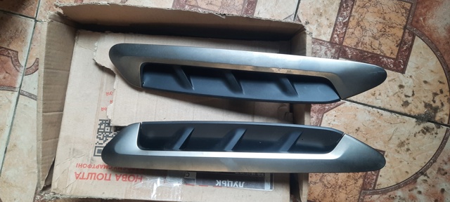 Молдинг переднього лівого крила 51137461075 BMW