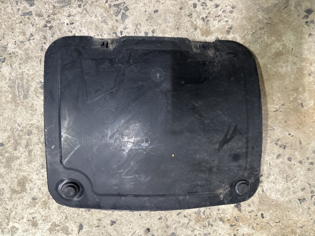 Лючок підкрилка переднього правого 51717428398 BMW