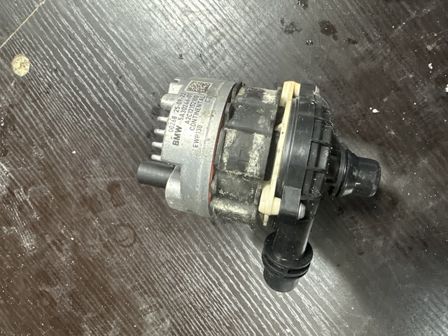 Водяний насос охолодження електро додатковий 11515A30246 BMW