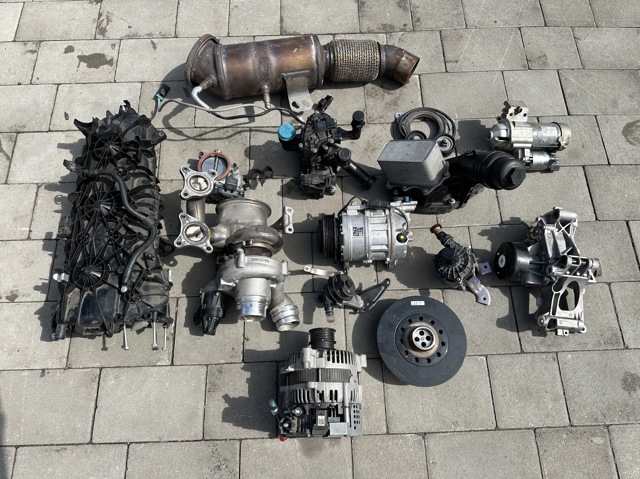 Колектор впускний 11618647977 BMW