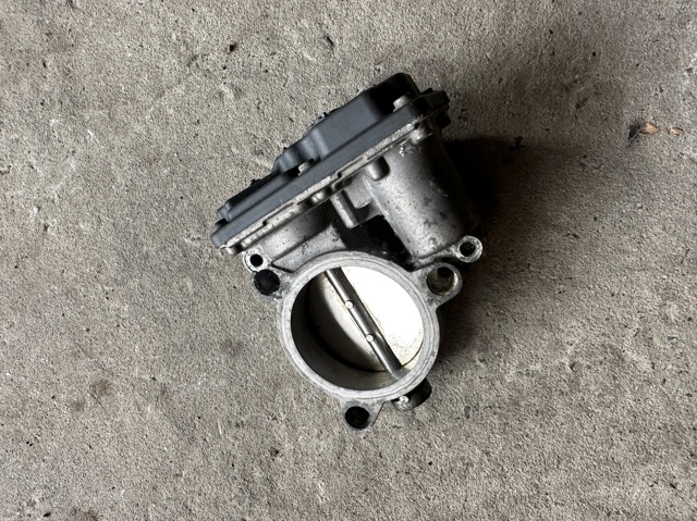 Блок дросельної заслінки 13547619008 BMW