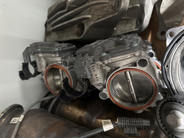 Блок дросельної заслінки 13548667415 BMW