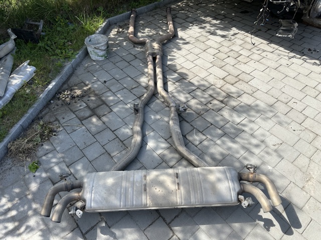 Вихлопна труба 18307935486 BMW