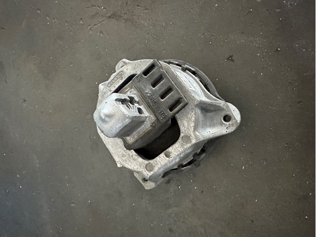 Права опора двигуна 22116860472 BMW
