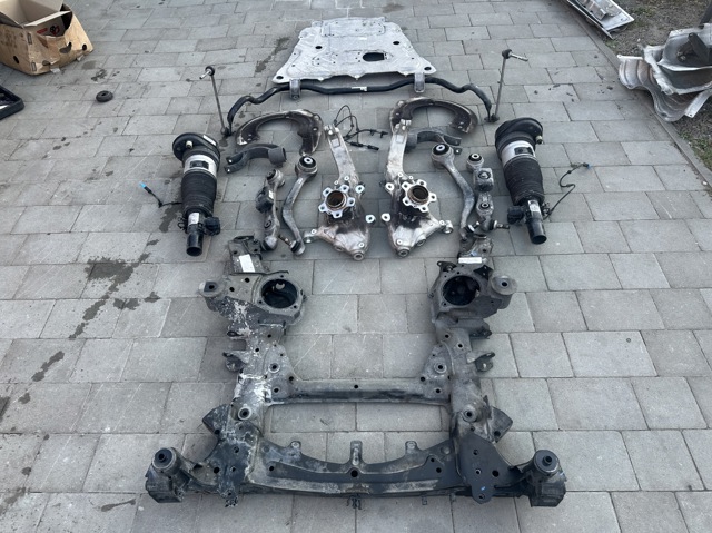 Передня балка 31106884852 BMW