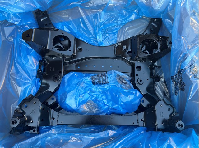 Підрамник передньої підвіски 31106891256 BMW