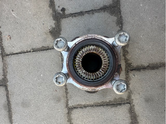 Маточина колеса передня 31206893686 BMW