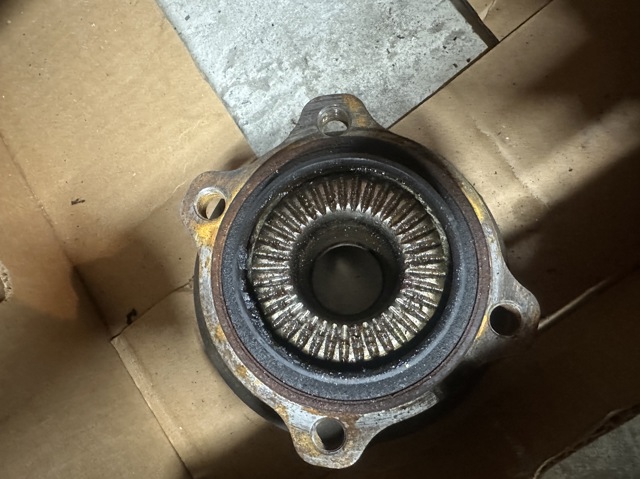 Підшипник в зборі з маточиною передній 31206895674 BMW