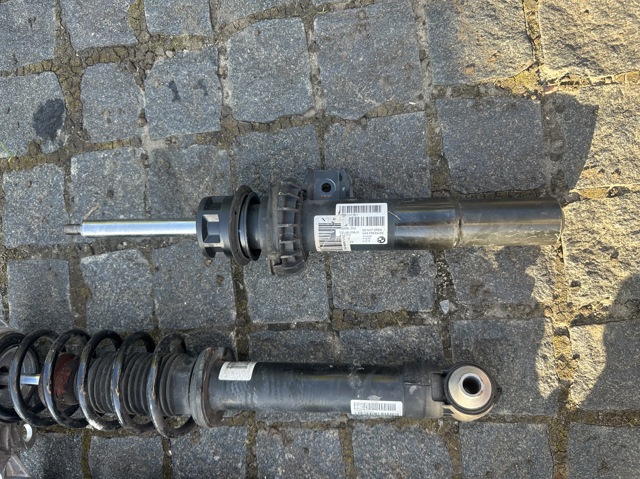 Стійка передня права 31316870358 BMW