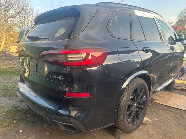 Стійка задня права 37106869038 BMW