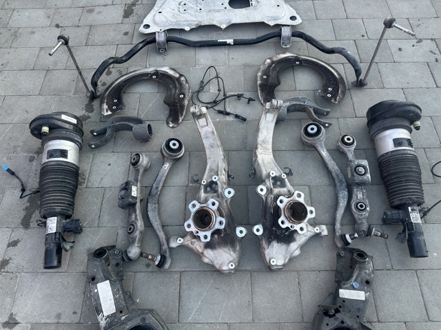 Амортизатор передньої підвіски 37106892426 BMW