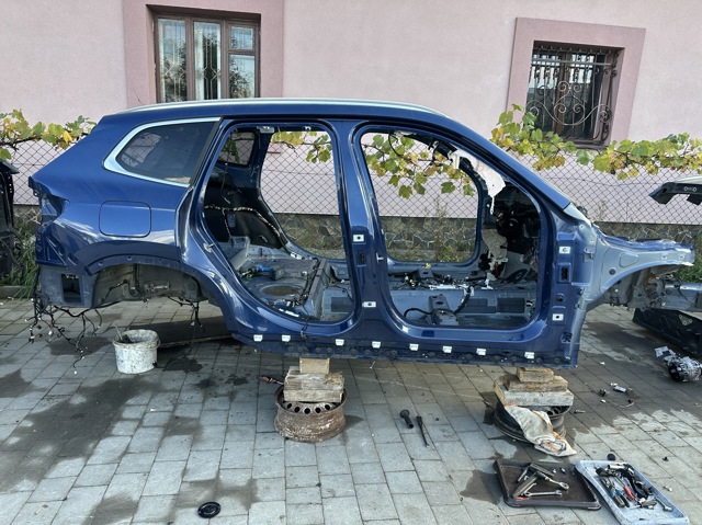Отвір передніх правих дверей 41305A52CC4 BMW
