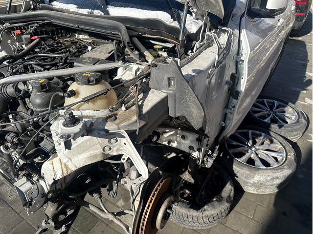 Кронштейн кріплення крила переднього лівого верхній 41357475801 BMW