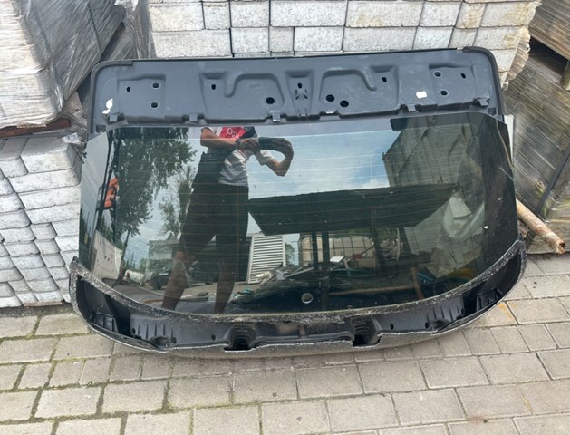 Скло кришки багажника 51007296768 BMW