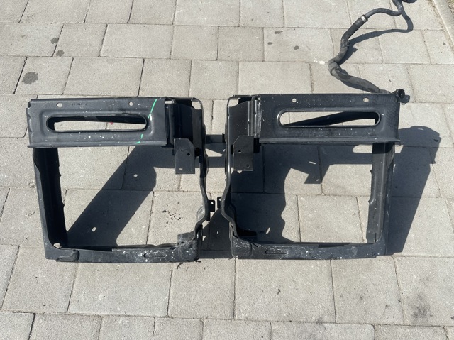 Балка бампера переднього 51117421884 BMW
