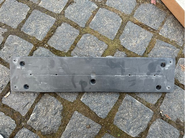 Рамка номерного знака автомобіля передня 51138064628 BMW