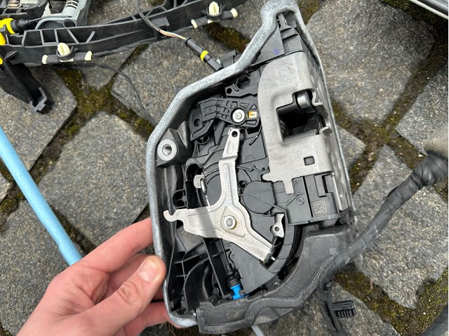 Замок задньої дверї, правої 51229464884 BMW