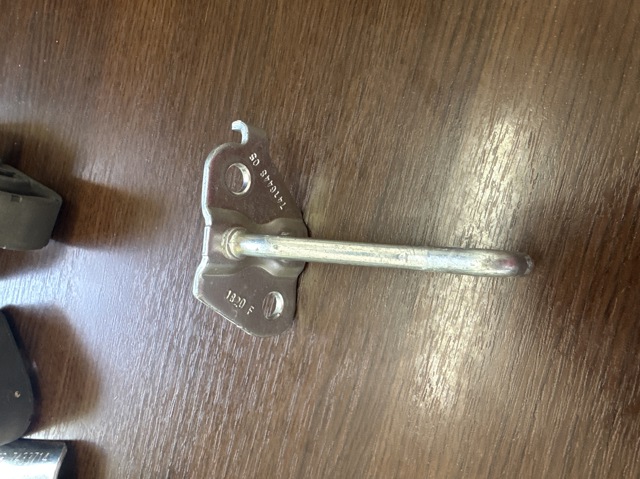 Петля замка кришки багажника 51247416448 BMW