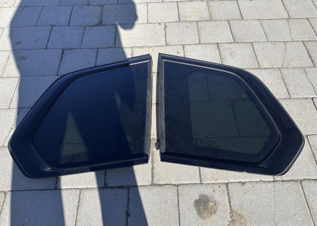 Скло багажника, ліве 51377444115 BMW