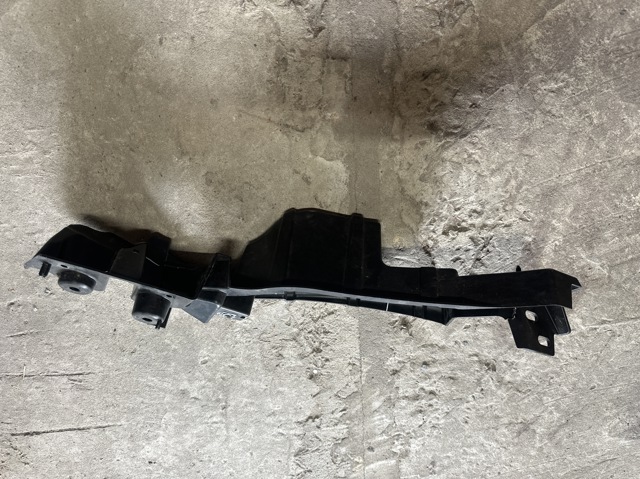 Кронштейн кріплення крила переднього правого верхній 51647368158 BMW