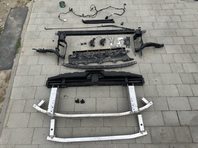 Кронштейн замку капоту 51647421704 BMW