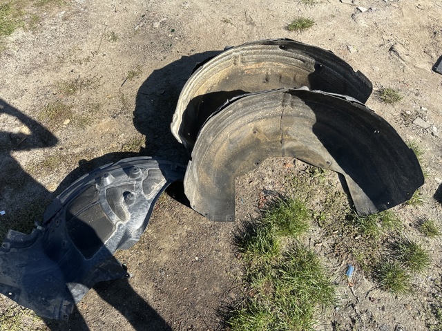 Підкрилок переднього крила, лівий задній 51717424913 BMW