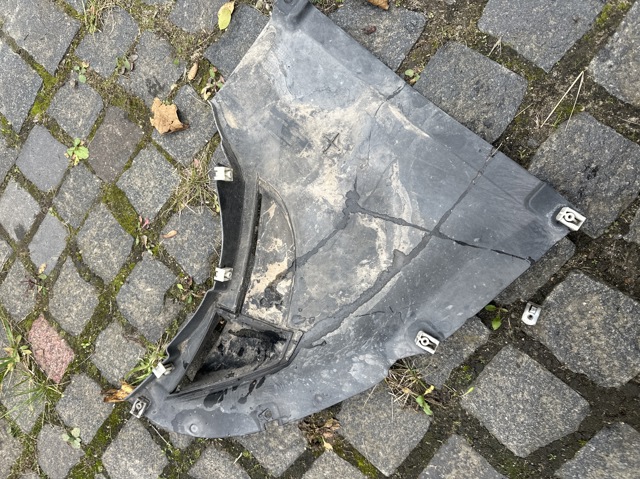 Захист бампера переднього, права 51717445680 BMW