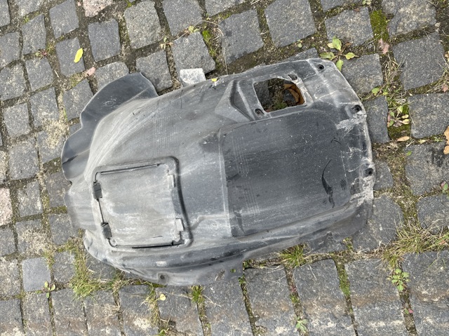 Підкрилок переднього крила, правий передній 51717445682 BMW