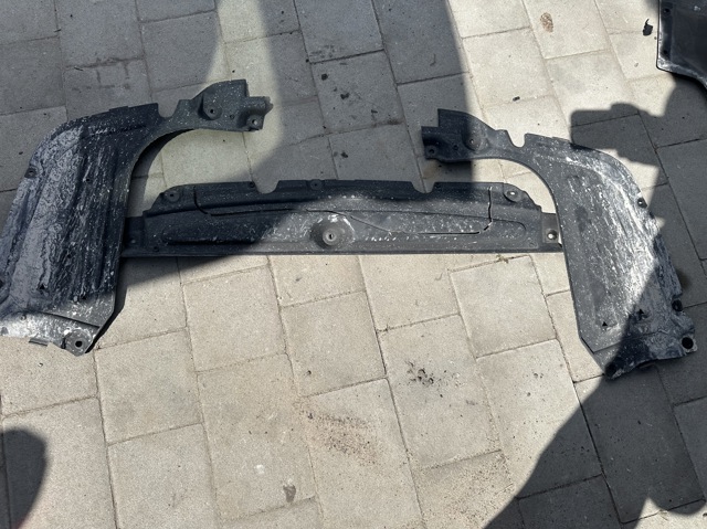 Деталі підлоги (основа кузова або підлоги) 51758093896 BMW
