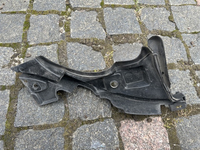 Накладка ринви задня права 51767329402 BMW
