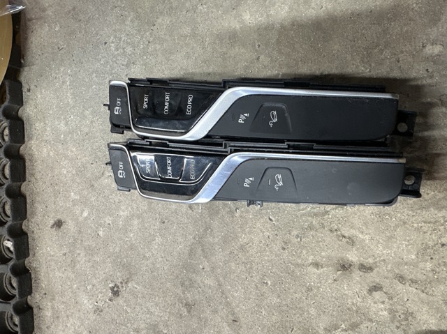 Блок кнопок центральної консолі 61316993947 BMW