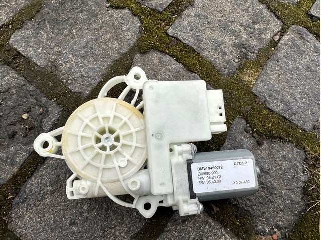 Двигун стеклопод'емника двері задньої, правої 61359450072 BMW